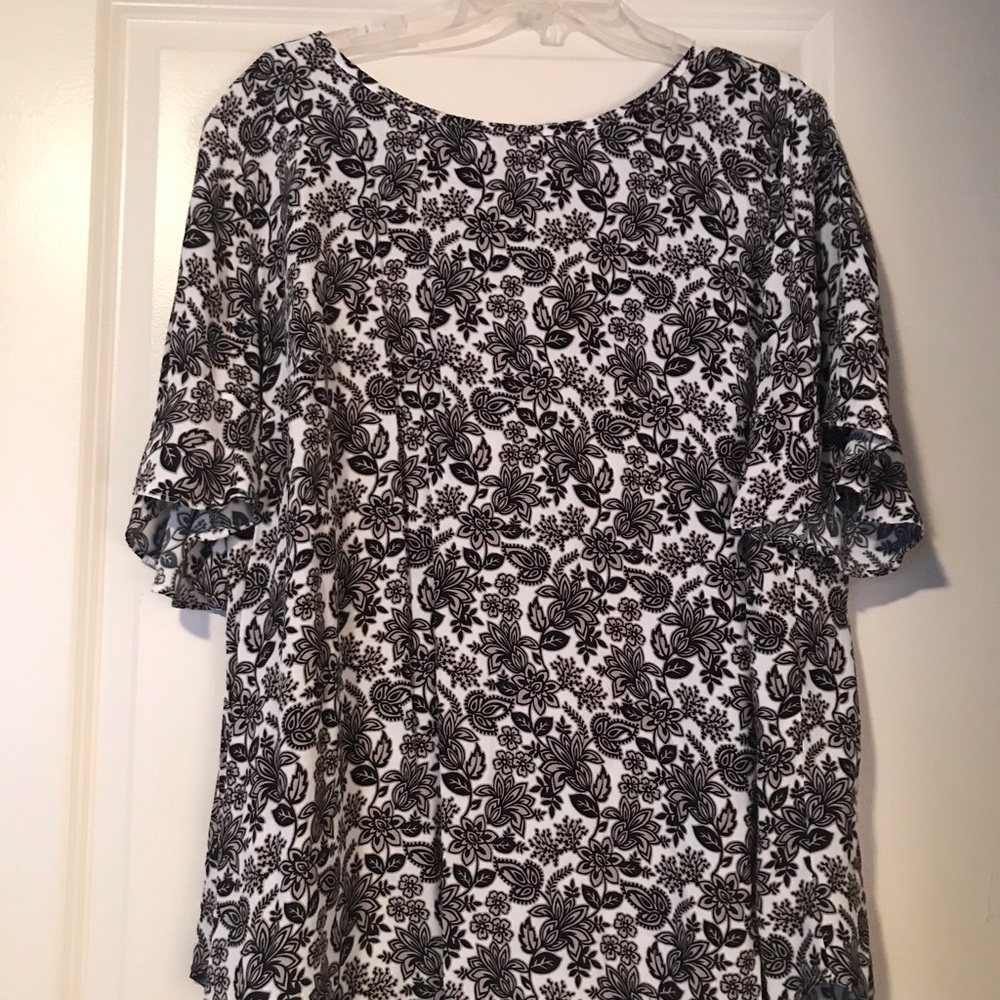 Paisley ruffle sleeve top